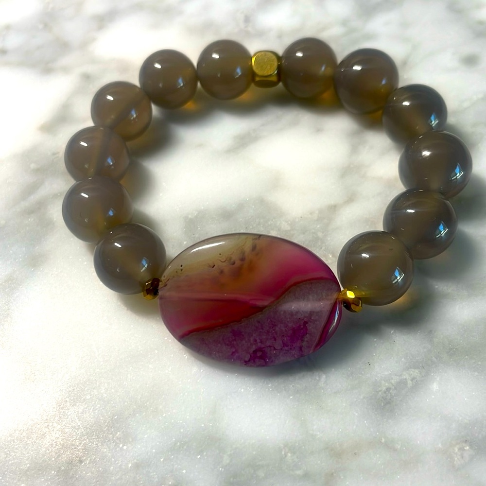 Grey agate with black agate center stone bracelet in size 7”